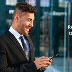 Executivo usando o celular para solicitar reembolso Amil One de alto valor