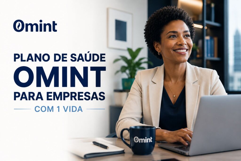 Empresária em ambiente corporativo utilizando notebook com identidade visual da Omint